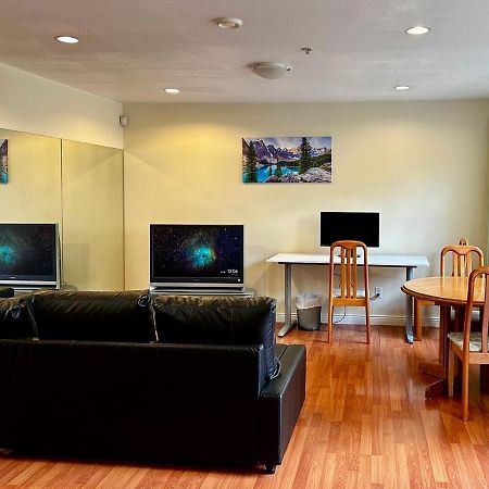 Sixpine Suite - 2 Bedroom Suite Ванкувер Экстерьер фото
